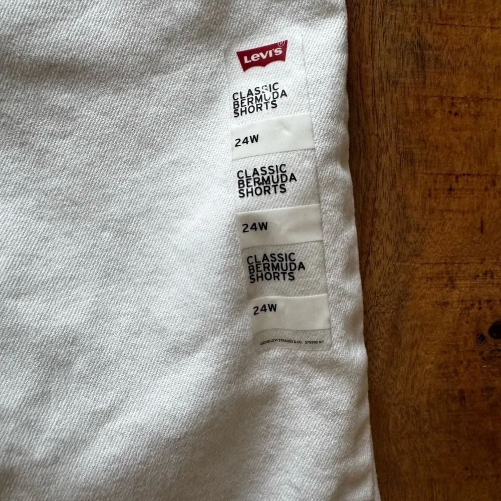 Levi's White Classic Bermuda Shorts plus size women’s 24W NEW NWT